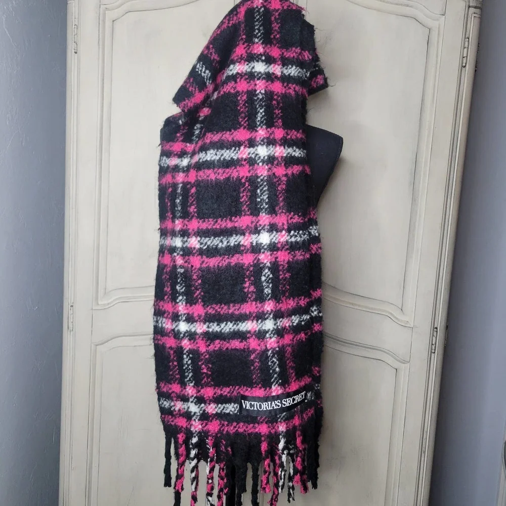 Victoria's Secret Plush Knit Plaid Fringe Pink Black Long Wide Scarf✨️2019